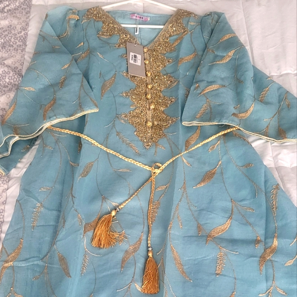 Beautiful light blue dress,  100% arabic inspiration 💙
